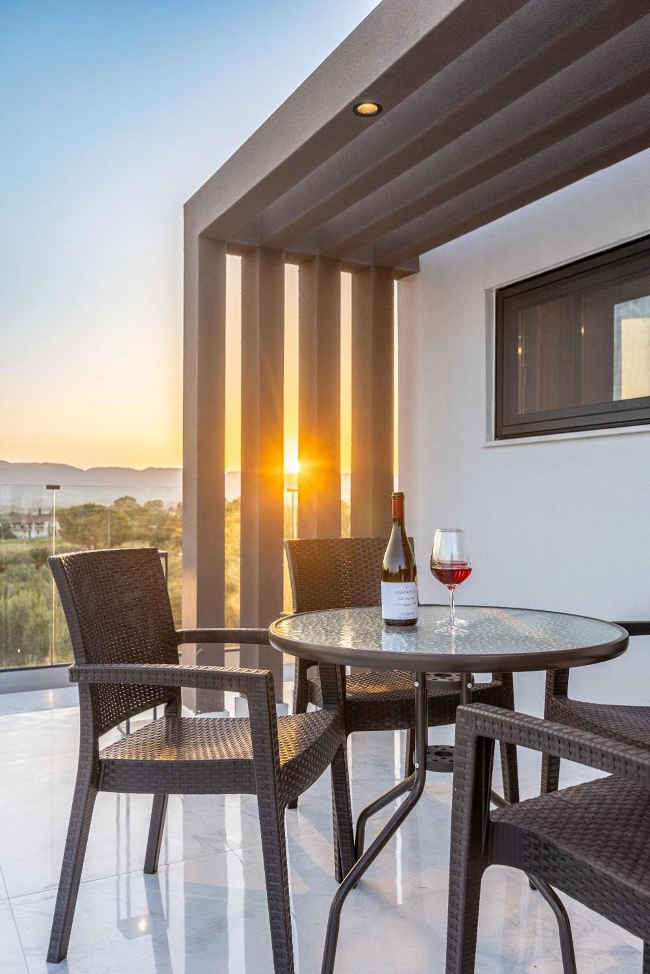 Infinity - Private Pool, Close To Centre, By Zantewize Villa