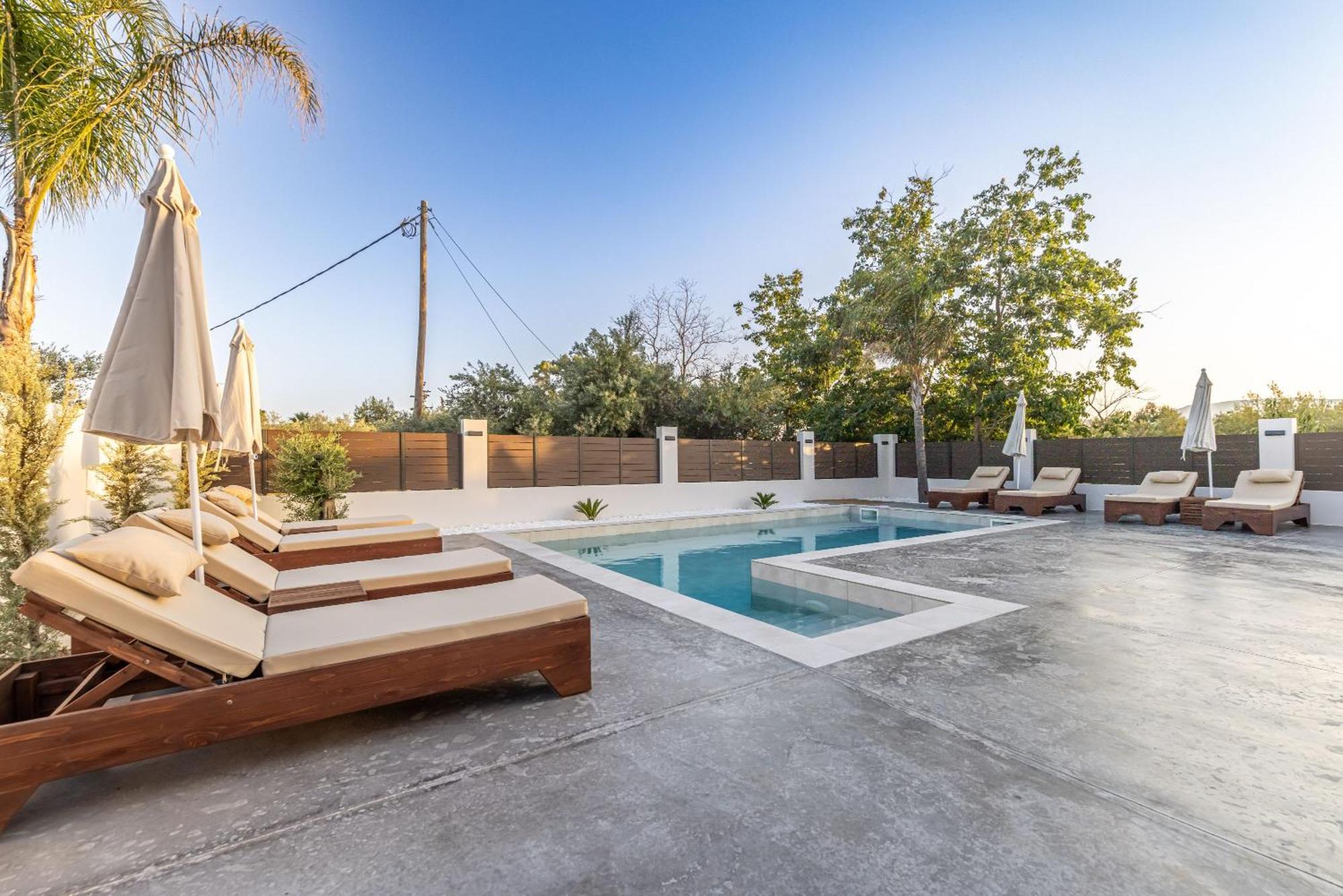 Infinity - Private Pool, Close To Centre, By Zantewize Villa